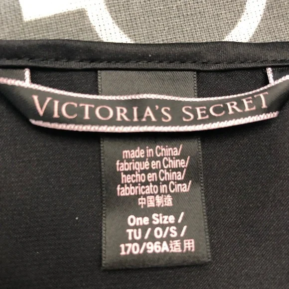 Victoria’s Secret One Size Black Satin Robe - Picture 7 of 8